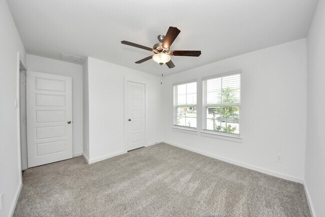 Building Photo - 8614 Shumard Oak Dr