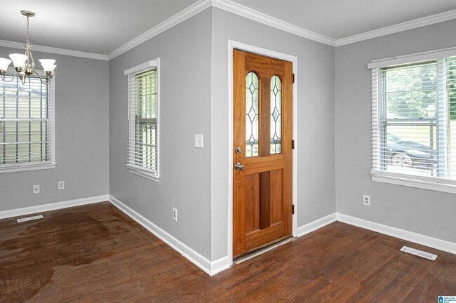 Building Photo - 328 Beta St