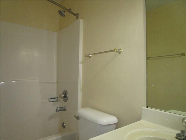 Building Photo - 110 Saltcreek Point NE