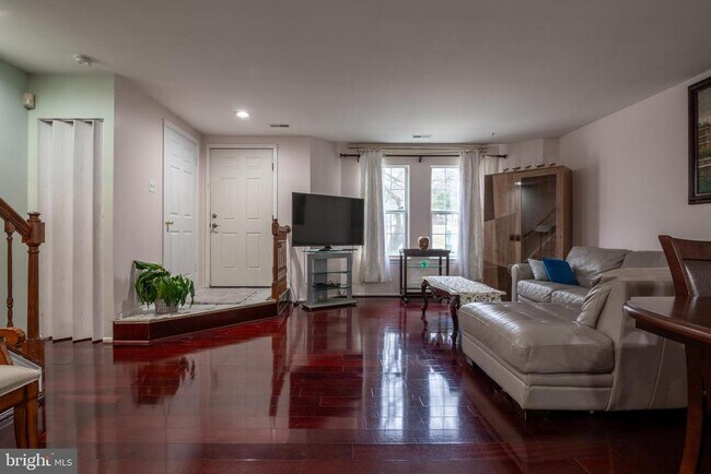 Building Photo - 14624 Monmouth Dr