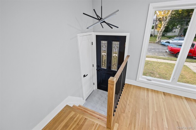 Building Photo - 2100 Beverly Way