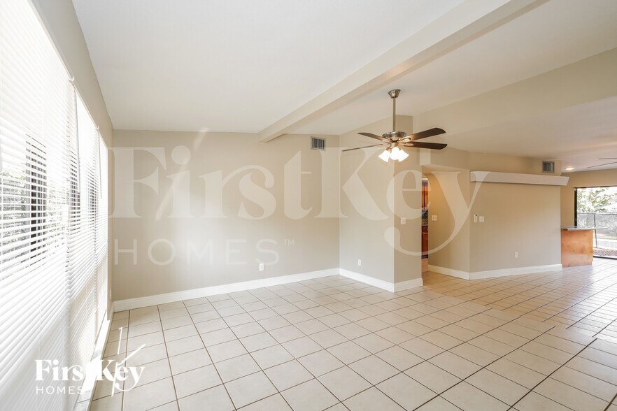 Building Photo - 8020 N Ola Ave