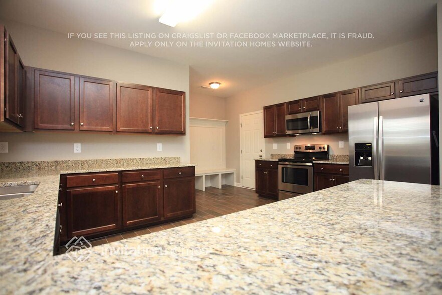 Building Photo - 124 Four Seasons Way