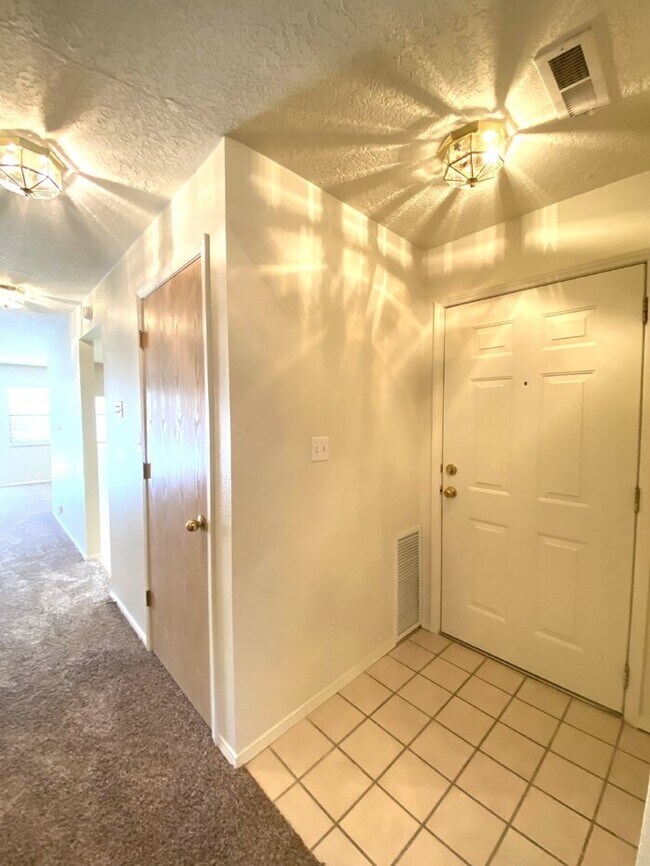 Building Photo - 2nd Floor - 2BR/2Bath - Balcony - 1Car Garage