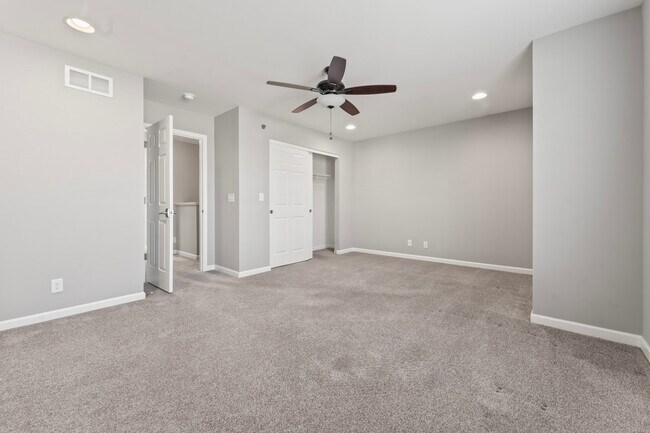 Building Photo - 7077 Hidden Green Cir