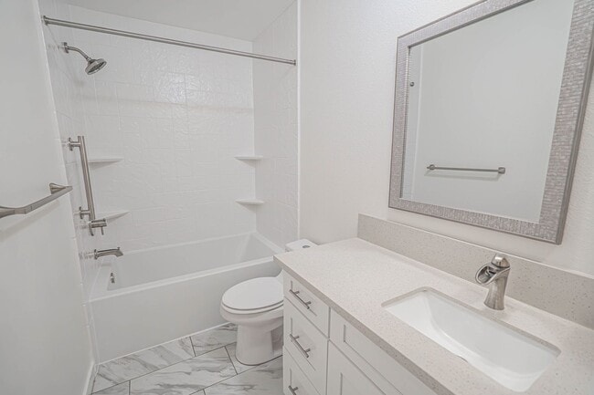 Building Photo - COMING SOON! 4 Bedroom Condo for Rent in Panorama City!