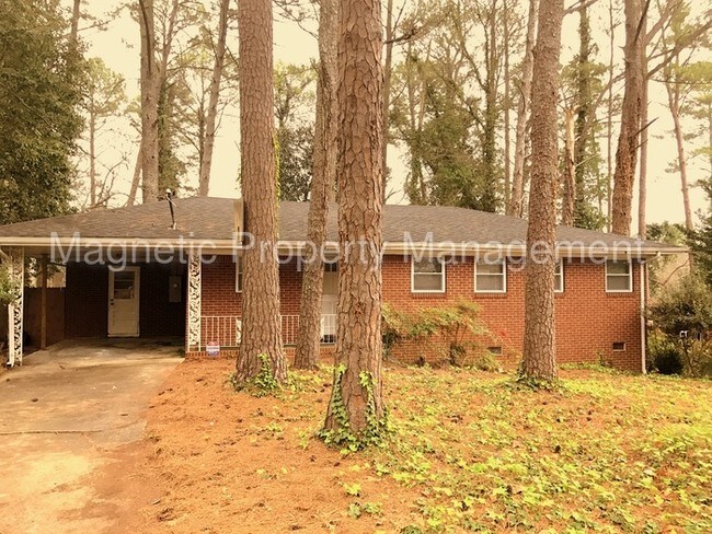 Building Photo - Great Brick Home with a Private Back Deck!