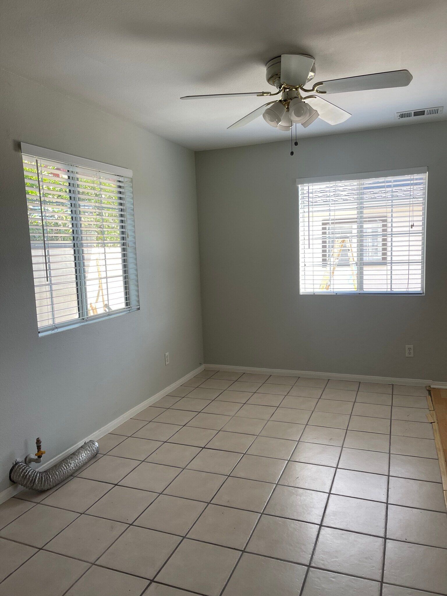 Building Photo - 1785 N Oxford Ave