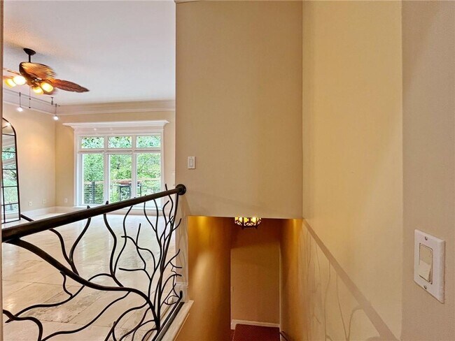 Building Photo - 6709 Wooded Cove Ct