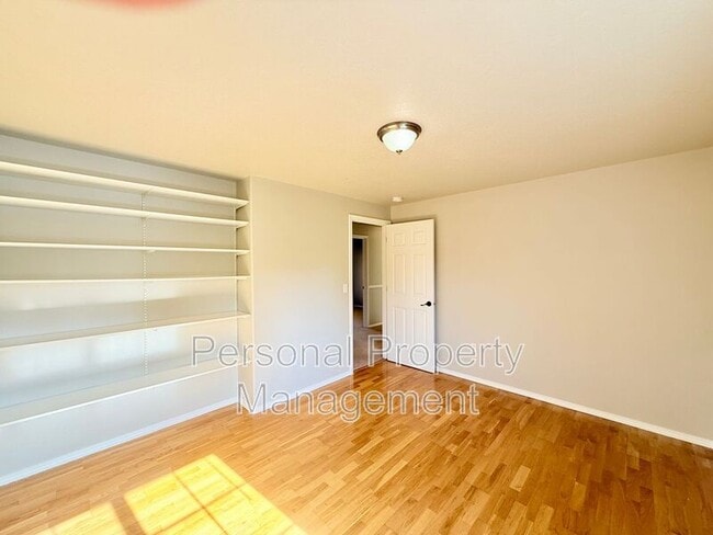 Building Photo - 2312 NE 106th St