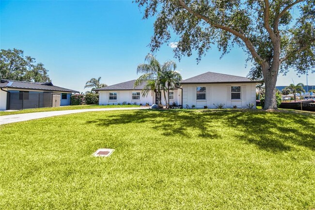 Building Photo - 3913 Fontainebleau Dr