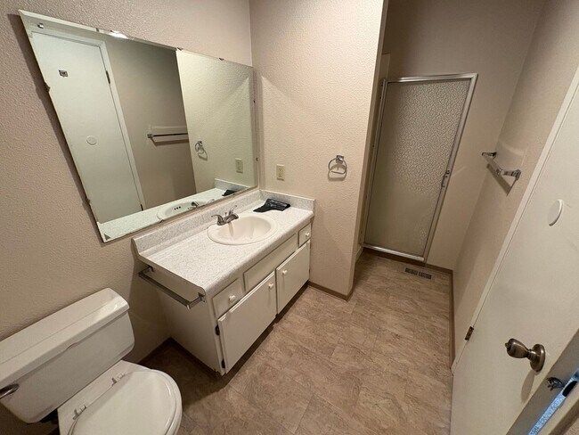 Building Photo - 3 Bed 3 Bath House