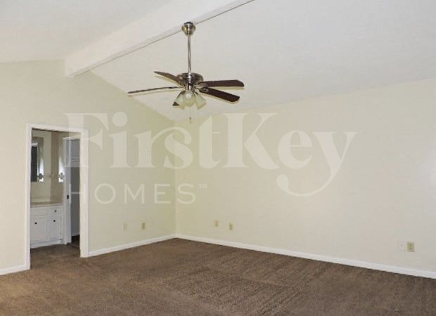 Building Photo - 4571 Blue Willow Rd