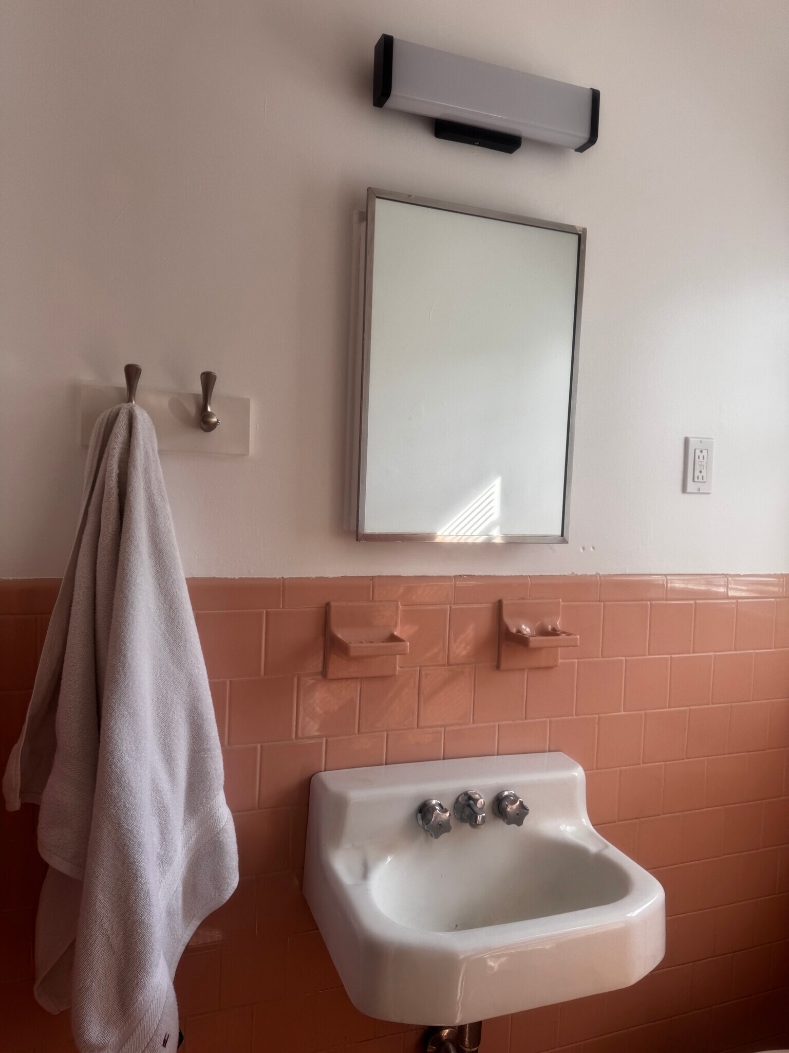 Building Photo - 8409 Freestone Ave