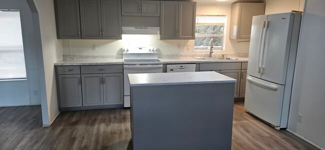 Building Photo - 2541 Holly Hill Grove Rd 1