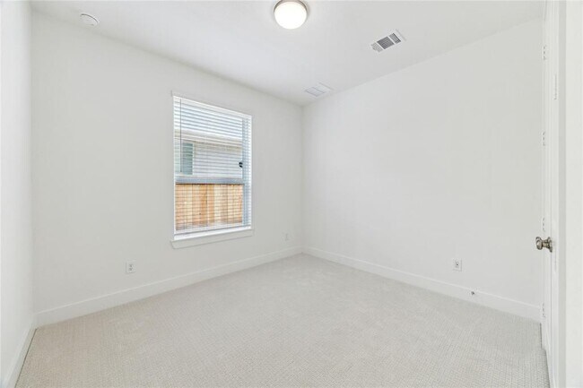 Building Photo - 21203 Electric Lgt Trl