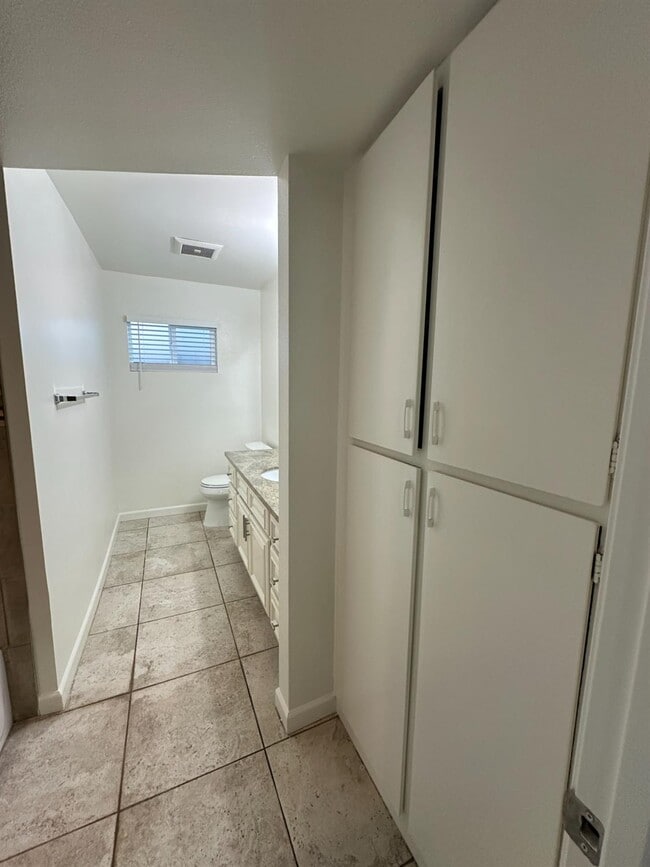 Building Photo - 440 N Homsy Ave