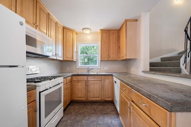 Building Photo - 937 E 52nd St