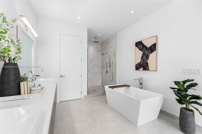 Building Photo - 16703 Botaniko Dr S