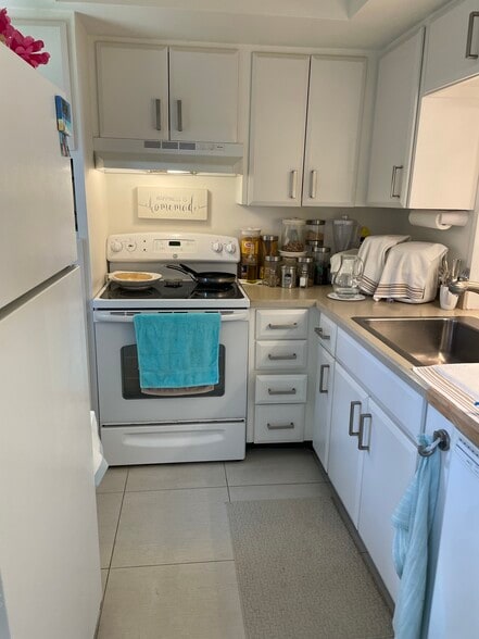 Building Photo - 3851 N Ocean Blvd