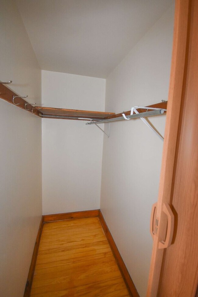 Building Photo - MT20