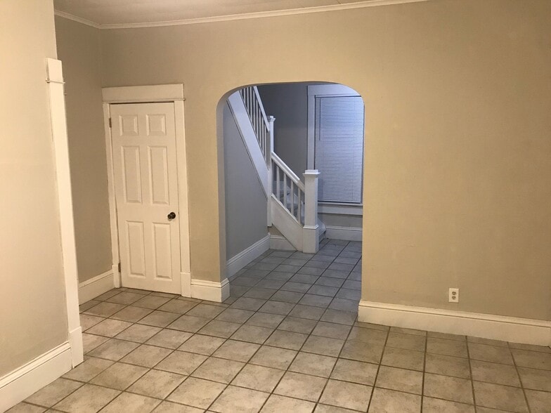 Building Photo - 1320 25th St