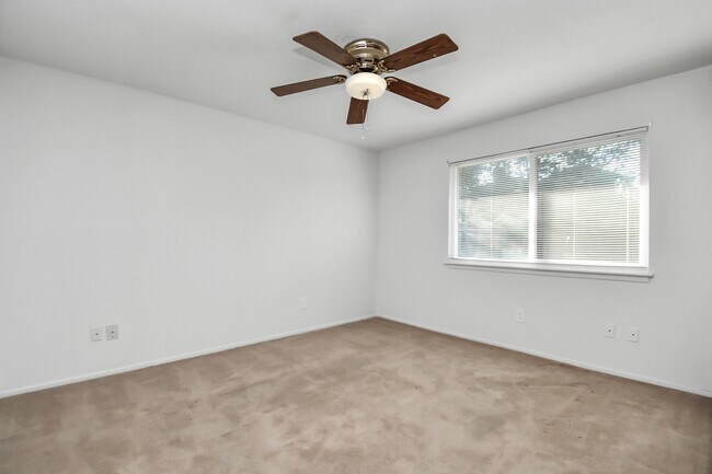 Building Photo - 403 Westwood Dr