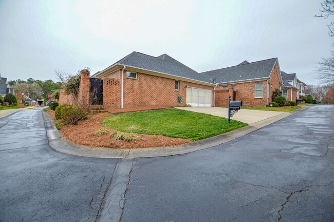 Building Photo - 986 Blakeley Walk