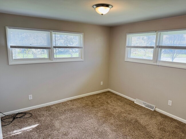 Building Photo - Dog Friendly 4 Bedroom - Billings West End