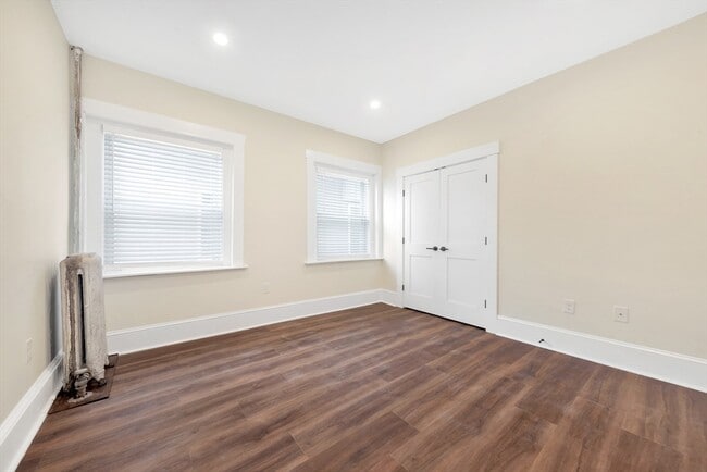 Building Photo - 107 School St