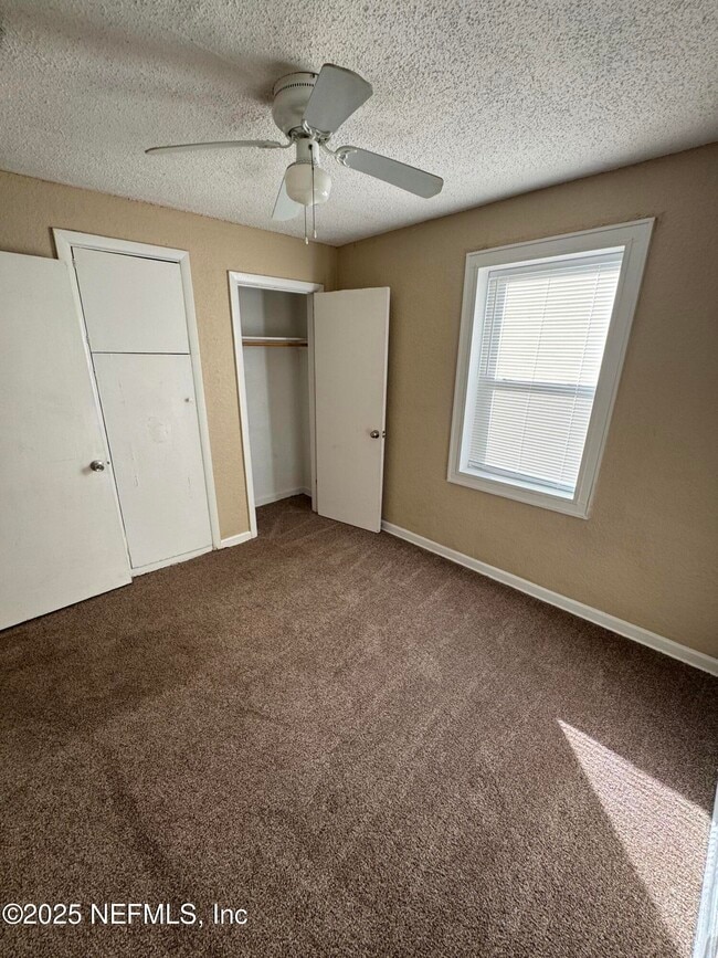 Building Photo - 1817 Lakewood Rd