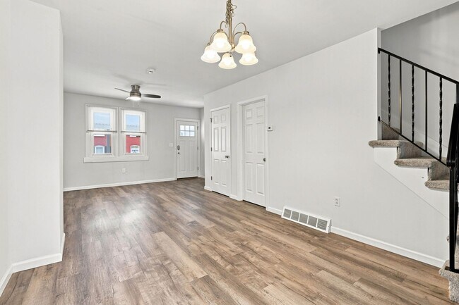 Building Photo - 550 Dauphin St