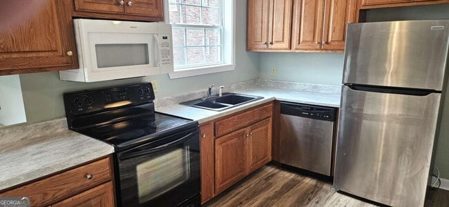 Building Photo - 860 Northside Dr E