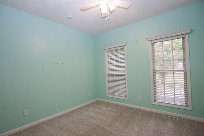 Building Photo - 380 Sullivan Dr
