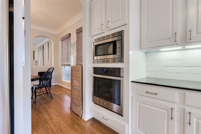 Building Photo - 1504 W 23rd St