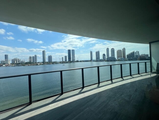 Building Photo - 5500 Island Estates Dr