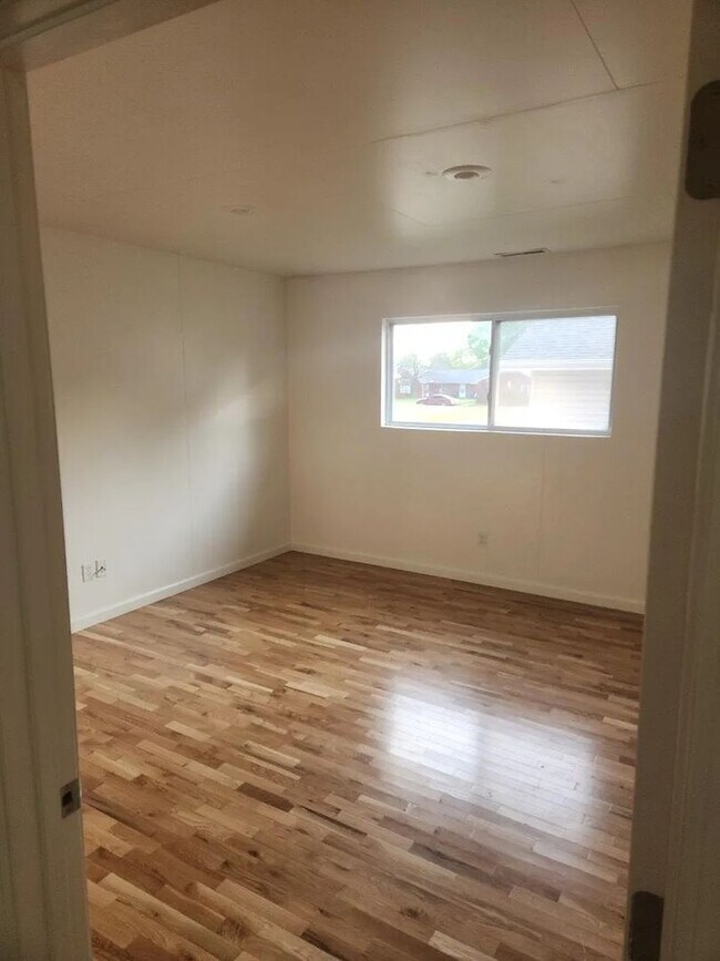 Building Photo - 701 N Florence St