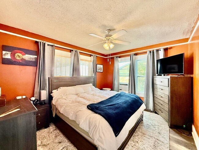 Building Photo - 3805 N Arlington Ave