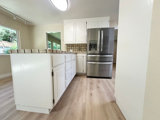 Building Photo - Spacious 4 Bed 2.5 Bath South Los Altos Home - Pool! Great Schools!