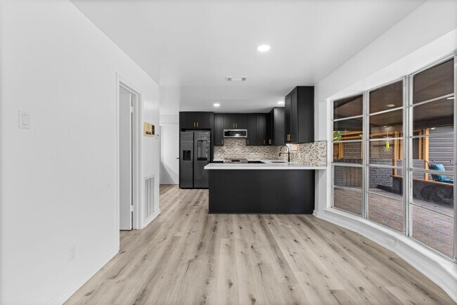 Building Photo - 5206 Lodge Creek Dr