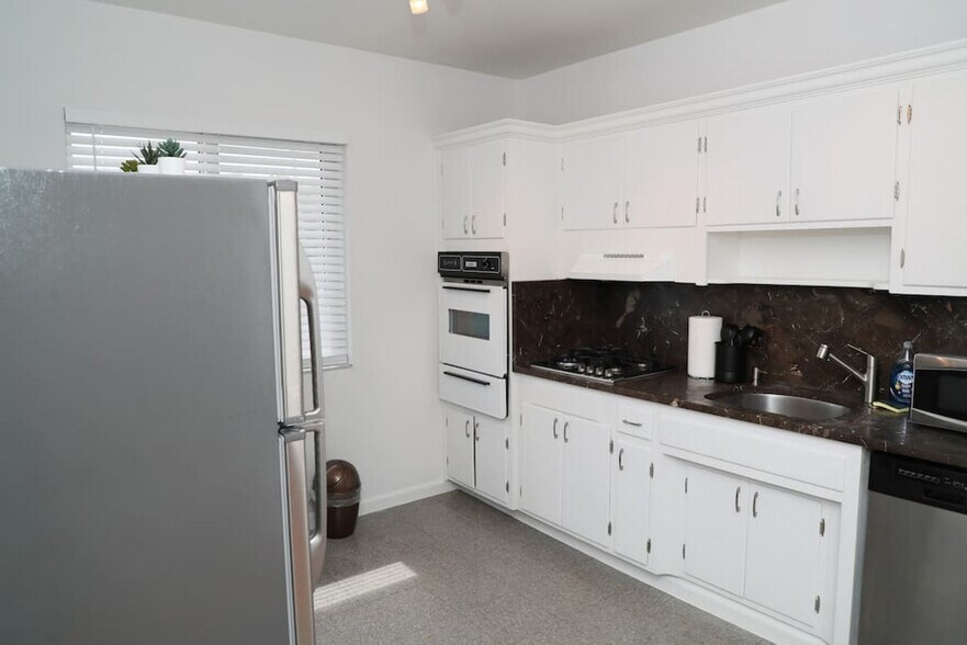 Building Photo - 219 Antilla Ave