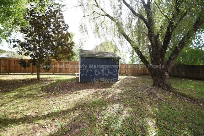 Building Photo - 1549 River Creek Crescent