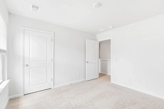 Building Photo - 201 N Lgt Wy