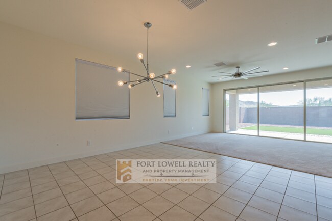 Building Photo - 3 Bedroom, 2 Bath Home Available Now!