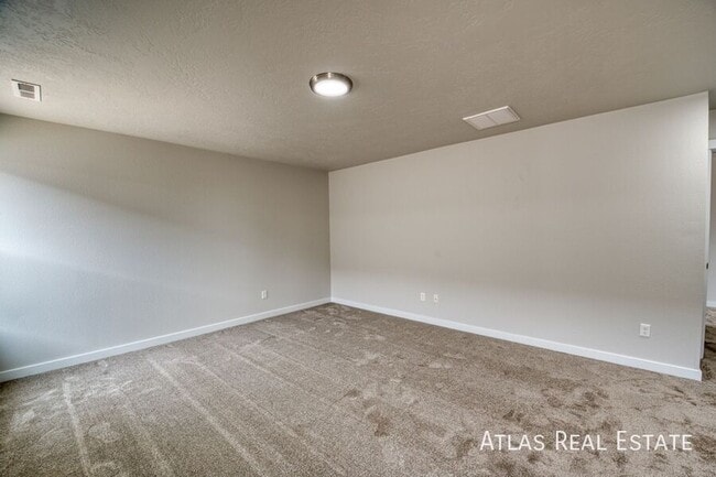 Building Photo - 3541 W Remembrance Dr