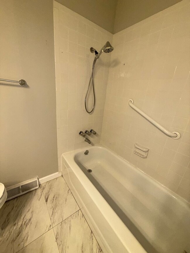Building Photo - Spacious 3 Bedroom Home with Finished Base...