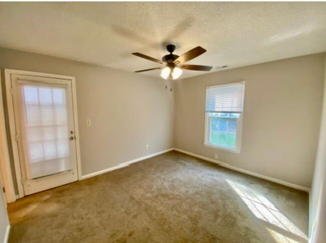 Building Photo - 702 Brook Meadow Ct