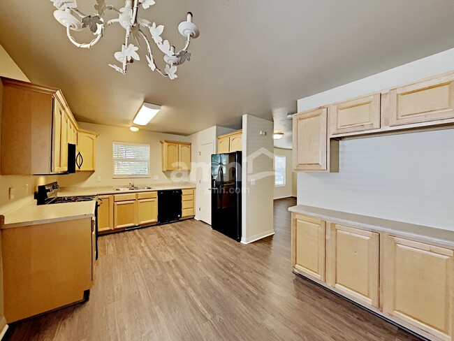 Building Photo - 3224 E Golden Eagle Rd
