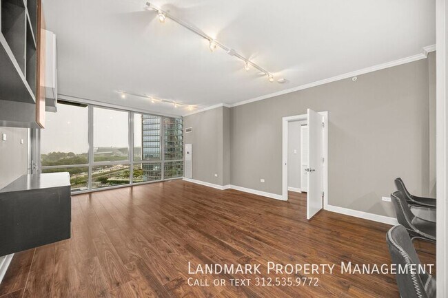 Building Photo - 1201 S Prairie Ave