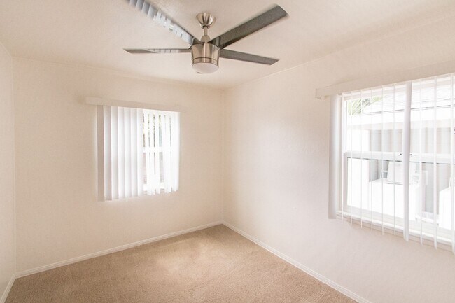 Building Photo - Charming 2 Bed /1 Bath Pacific Beach Duplex Near the Ocean & Bay!